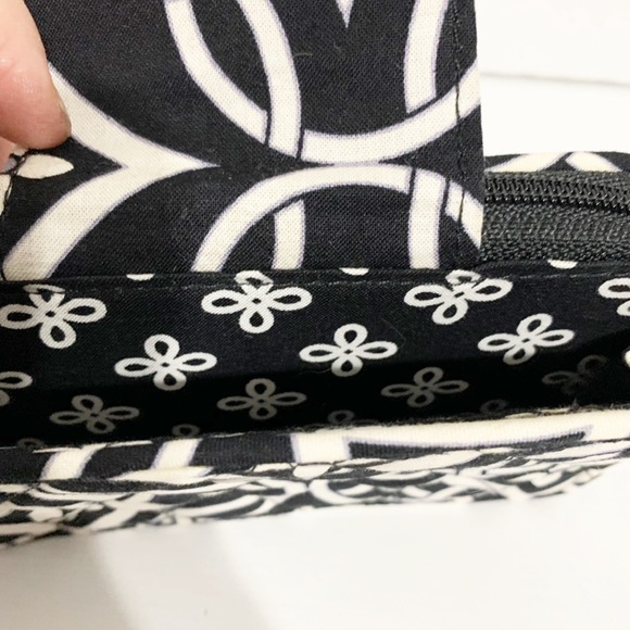 Vera Bradley Concerto Pattern Wristlet Zip Around Wallet Clutch Grab and Go ⬛️⬜️ - Picture 11 of 12